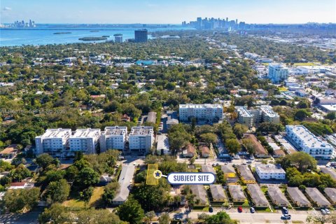 Commercial property in Miami, Florida № 2024244 - photo 2