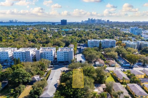 Commercial property in Miami, Florida № 2024244