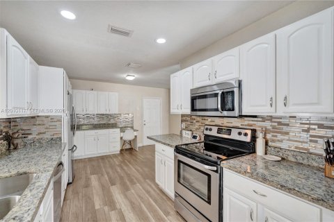 Villa ou maison à vendre à Coral Springs, Floride: 3 chambres, 140.1 m2 № 2073439 - photo 19