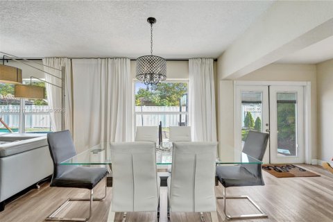 Villa ou maison à vendre à Coral Springs, Floride: 3 chambres, 140.1 m2 № 2073439 - photo 21