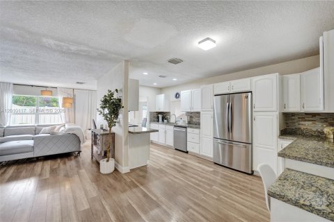 Villa ou maison à vendre à Coral Springs, Floride: 3 chambres, 140.1 m2 № 2073439 - photo 13