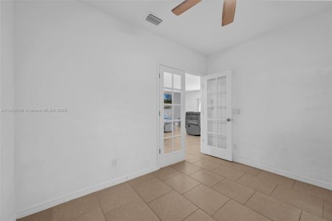 House in Davenport, Florida 4 bedrooms № 1875708 - photo 10