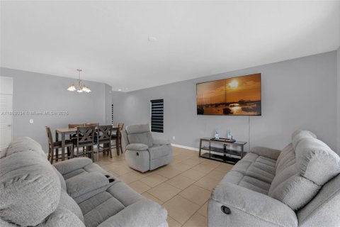 House in Davenport, Florida 4 bedrooms № 1875708 - photo 5