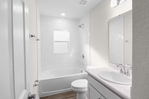 Casa en venta en Zephyrhills, Florida, 4 dormitorios, 168.99 m2 № 1769570 - foto 7