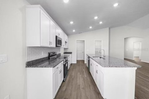 Casa en venta en Zephyrhills, Florida, 4 dormitorios, 168.99 m2 № 1769570 - foto 5