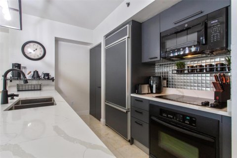 Купить кондоминиум в Халландейл-Бич, Флорида 1 спальня, 78.41м2, № 2088464 - фото 10
