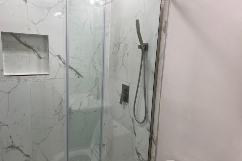 Propiedad comercial en alquiler en Hialeah, Florida, 1 dormitorio, 74.32 m2 № 1991312 - foto 7