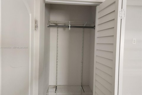 Снять в аренду коммерческую недвижимость в Хайалиа, Флорида 1 спальня, 74.32м2, № 1991312 - фото 13