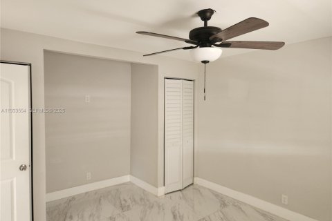 Снять в аренду коммерческую недвижимость в Хайалиа, Флорида 1 спальня, 74.32м2, № 1991312 - фото 10