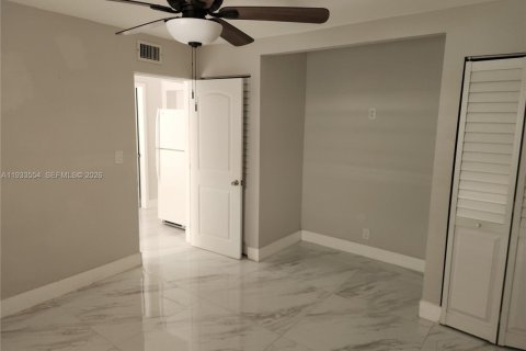 Снять в аренду коммерческую недвижимость в Хайалиа, Флорида 1 спальня, 74.32м2, № 1991312 - фото 11