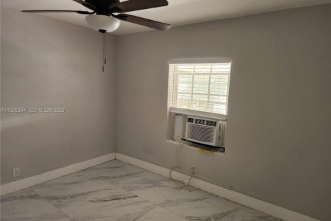 Снять в аренду коммерческую недвижимость в Хайалиа, Флорида 1 спальня, 74.32м2, № 1991312 - фото 9