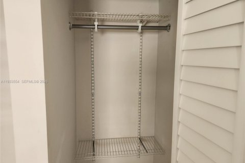 Снять в аренду коммерческую недвижимость в Хайалиа, Флорида 1 спальня, 74.32м2, № 1991312 - фото 12