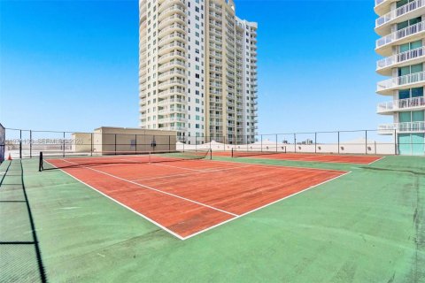 Copropriété à vendre à Hallandale Beach, Floride: 3 chambres, 162.67 m2 № 2033743 - photo 17