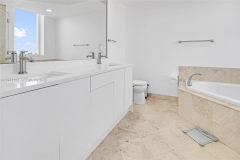 Copropriété à vendre à Hallandale Beach, Floride: 3 chambres, 162.67 m2 № 2033743 - photo 7