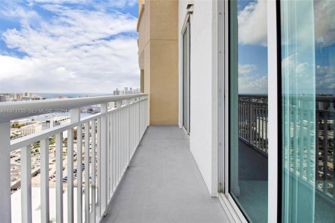 Copropriété à vendre à Hallandale Beach, Floride: 3 chambres, 162.67 m2 № 2033743 - photo 12