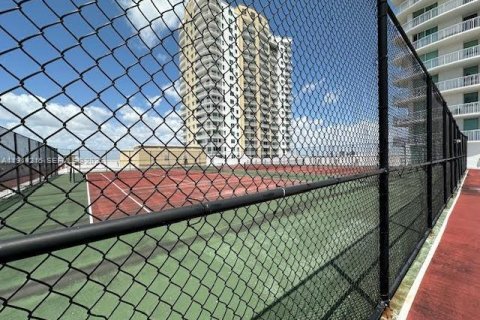 Condo in Hallandale Beach, Florida, 2 bedrooms  № 2000645 - photo 8