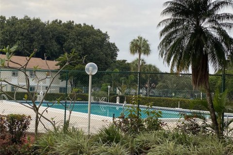 Condominio en venta en Pompano Beach, Florida, 2 dormitorios, 91.04 m2 № 2033881 - foto 13