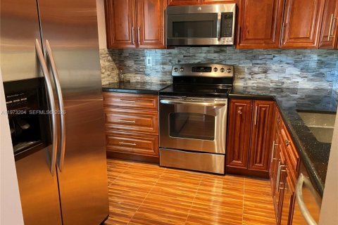 Condominio en Pompano Beach, Florida, 2 dormitorios  № 2033881