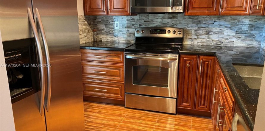 Condominio en Pompano Beach, Florida, 2 dormitorios № 2033881