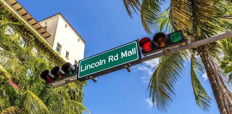 Estudio en el Condominio en Miami Beach, Florida  № 2010552