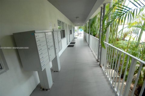 Condominio en alquiler en Miami Beach, Florida, 46.73 m2 № 2010552 - foto 19