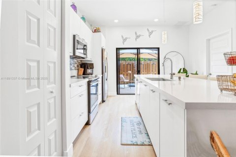 Copropriété à vendre à Doral, Floride: 2 chambres, 99.59 m2 № 1943868 - photo 5