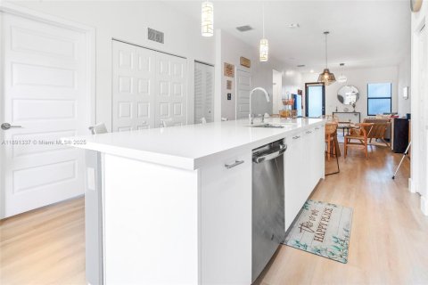 Copropriété à vendre à Doral, Floride: 2 chambres, 99.59 m2 № 1943868 - photo 7