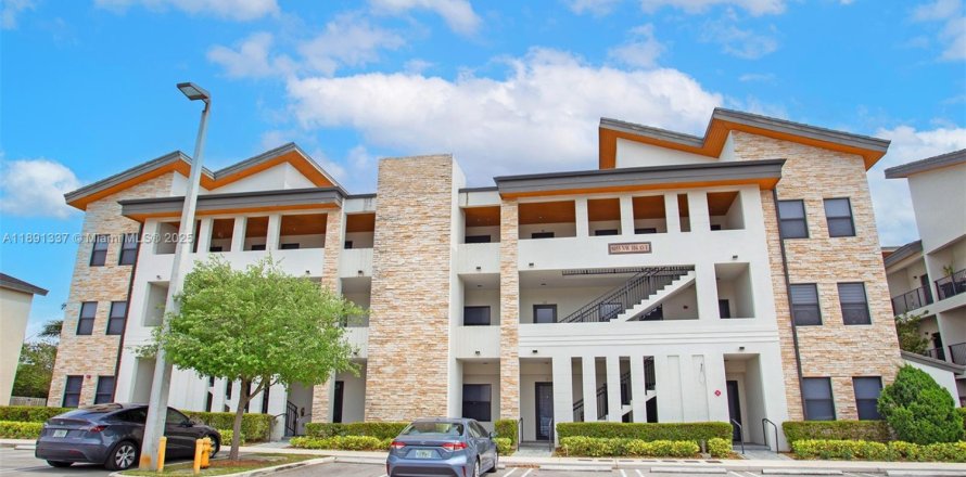 Condo à Doral, Floride, 2 chambres № 1943868