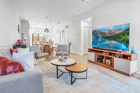 Copropriété à vendre à Doral, Floride: 2 chambres, 99.59 m2 № 1943868 - photo 12