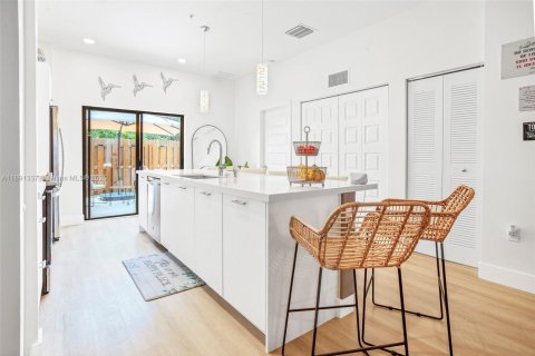 Copropriété à vendre à Doral, Floride: 2 chambres, 99.59 m2 № 1943868 - photo 8