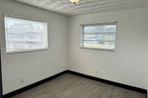 Casa en alquiler en Miami, Florida, 3 dormitorios, 217.11 m2 № 1992180 - foto 16