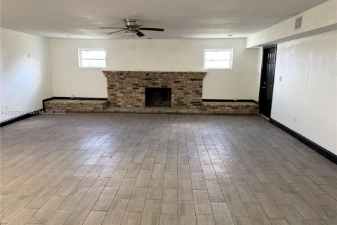 Casa en alquiler en Miami, Florida, 3 dormitorios, 217.11 m2 № 1992180 - foto 14