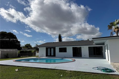 Casa en alquiler en Miami, Florida, 3 dormitorios, 217.11 m2 № 1992180 - foto 25