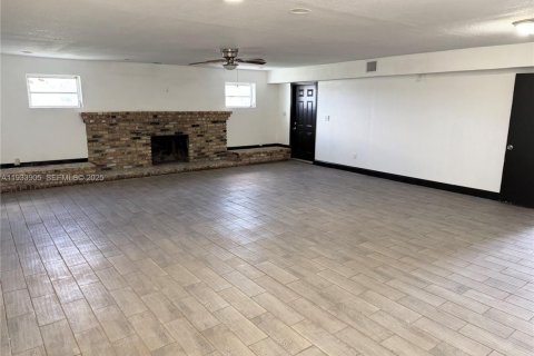 Casa en alquiler en Miami, Florida, 3 dormitorios, 217.11 m2 № 1992180 - foto 15