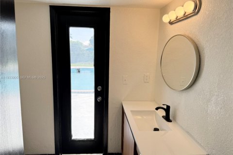 Casa en alquiler en Miami, Florida, 3 dormitorios, 217.11 m2 № 1992180 - foto 13