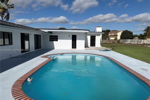 Casa en alquiler en Miami, Florida, 3 dormitorios, 217.11 m2 № 1992180 - foto 20