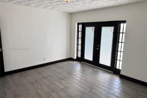 Casa en alquiler en Miami, Florida, 3 dormitorios, 217.11 m2 № 1992180 - foto 10