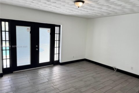 Casa en alquiler en Miami, Florida, 3 dormitorios, 217.11 m2 № 1992180 - foto 9