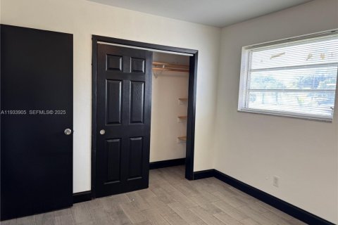 Casa en alquiler en Miami, Florida, 3 dormitorios, 217.11 m2 № 1992180 - foto 19