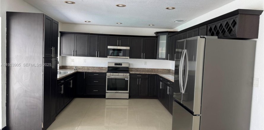 Casa en Miami, Florida 3 dormitorios, 217.11 m2 № 1992180