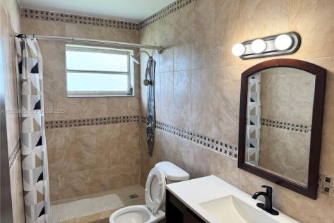 Casa en alquiler en Miami, Florida, 3 dormitorios, 217.11 m2 № 1992180 - foto 17