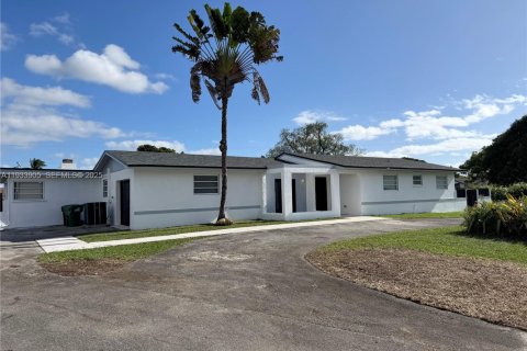 Casa en alquiler en Miami, Florida, 3 dormitorios, 217.11 m2 № 1992180 - foto 24