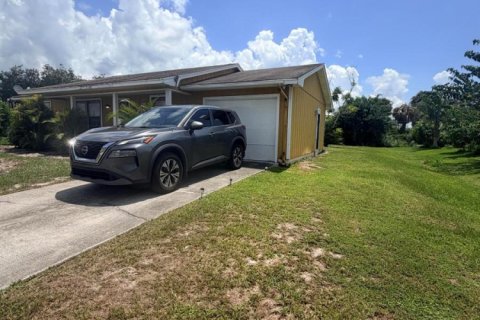 House in Port St. Lucie, Florida 2 bedrooms, 85.84 sq.m. № 2304808 - photo 2