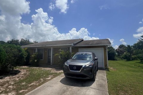 House in Port St. Lucie, Florida 2 bedrooms, 85.84 sq.m. № 2304808