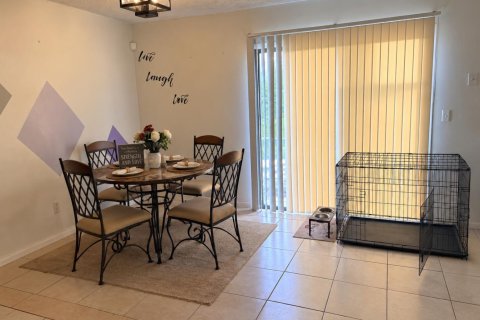 House in Port St. Lucie, Florida 2 bedrooms, 85.84 sq.m. № 2304808 - photo 4