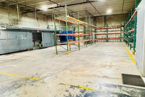 Commercial property in Medley, Florida № 1989709 - photo 13