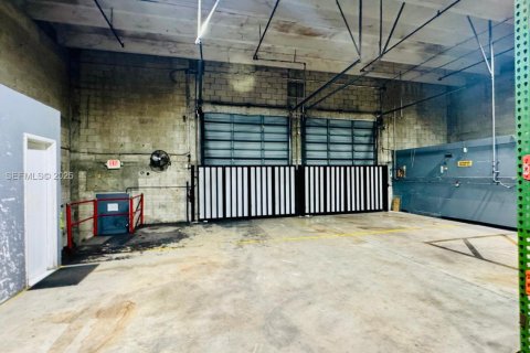 Commercial property in Medley, Florida № 1989709 - photo 10