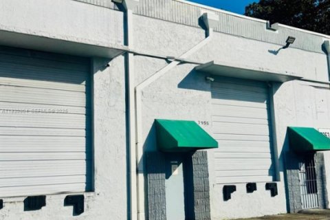 Commercial property in Medley, Florida № 1989709 - photo 5