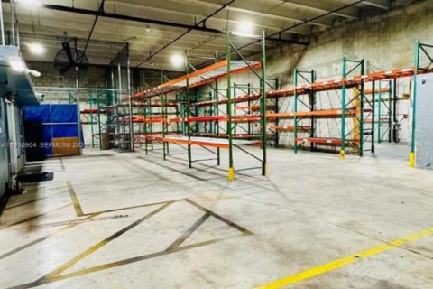 Commercial property in Medley, Florida № 1989709 - photo 16