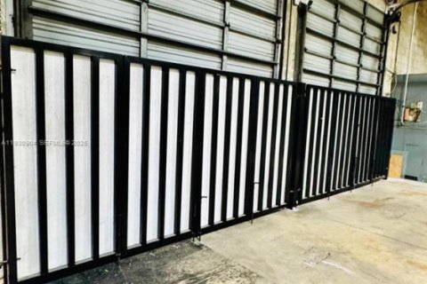 Commercial property in Medley, Florida № 1989709 - photo 15